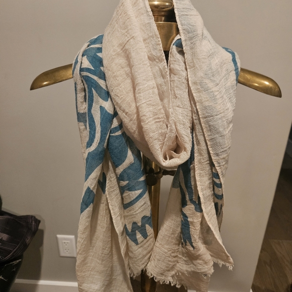 4 Beautiful scarves - Picture 12 of 15